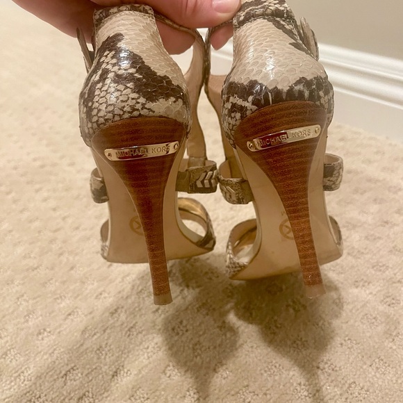 Michael Kors Sandals Size 7.5 - Picture 3 of 6
